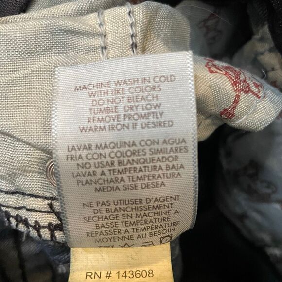 True Religion Kids Geno Relaxed Slim Jeans 5 Yellow Stitch Dark Wash - Picture 4 of 12